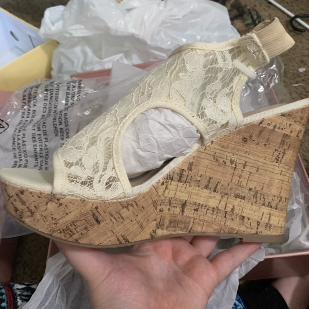 Shoes - Picture 4 of 7